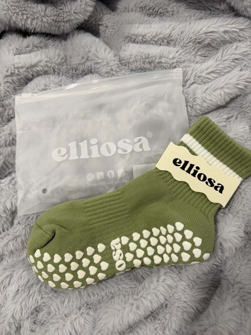 Elliosa Non-Slip Pilates Crew Grip Socks in Sage Green Dual Direction